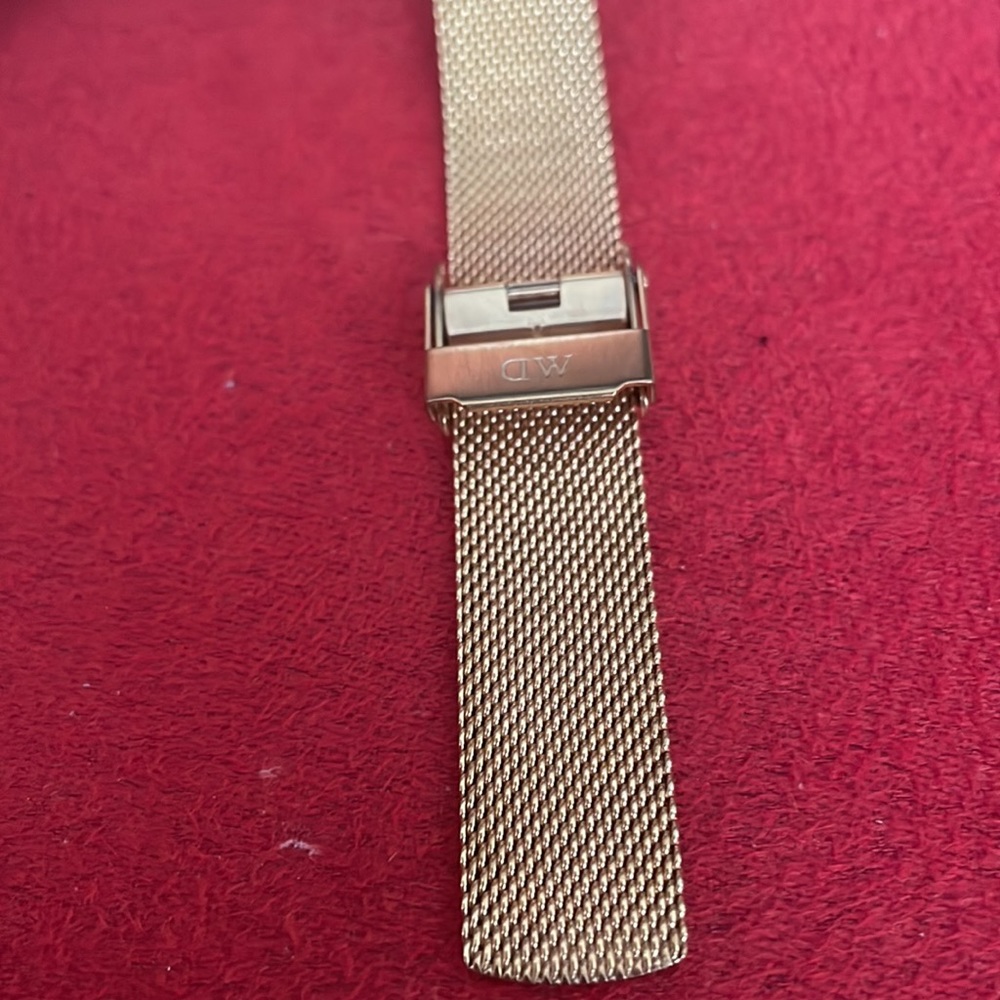 Authentic DW Gold Watch⏱⌚️⭐️ - Picture 1 of 16